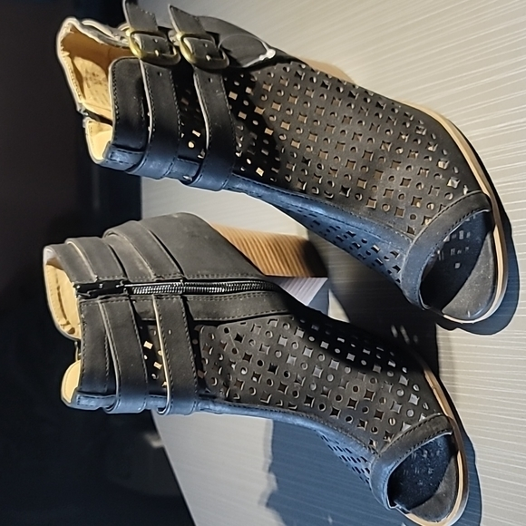 Brash Black Peep Toe Cutout Heeled Booties. Gently Used/Near‎ New. Women's 11 - Picture 1 of 6